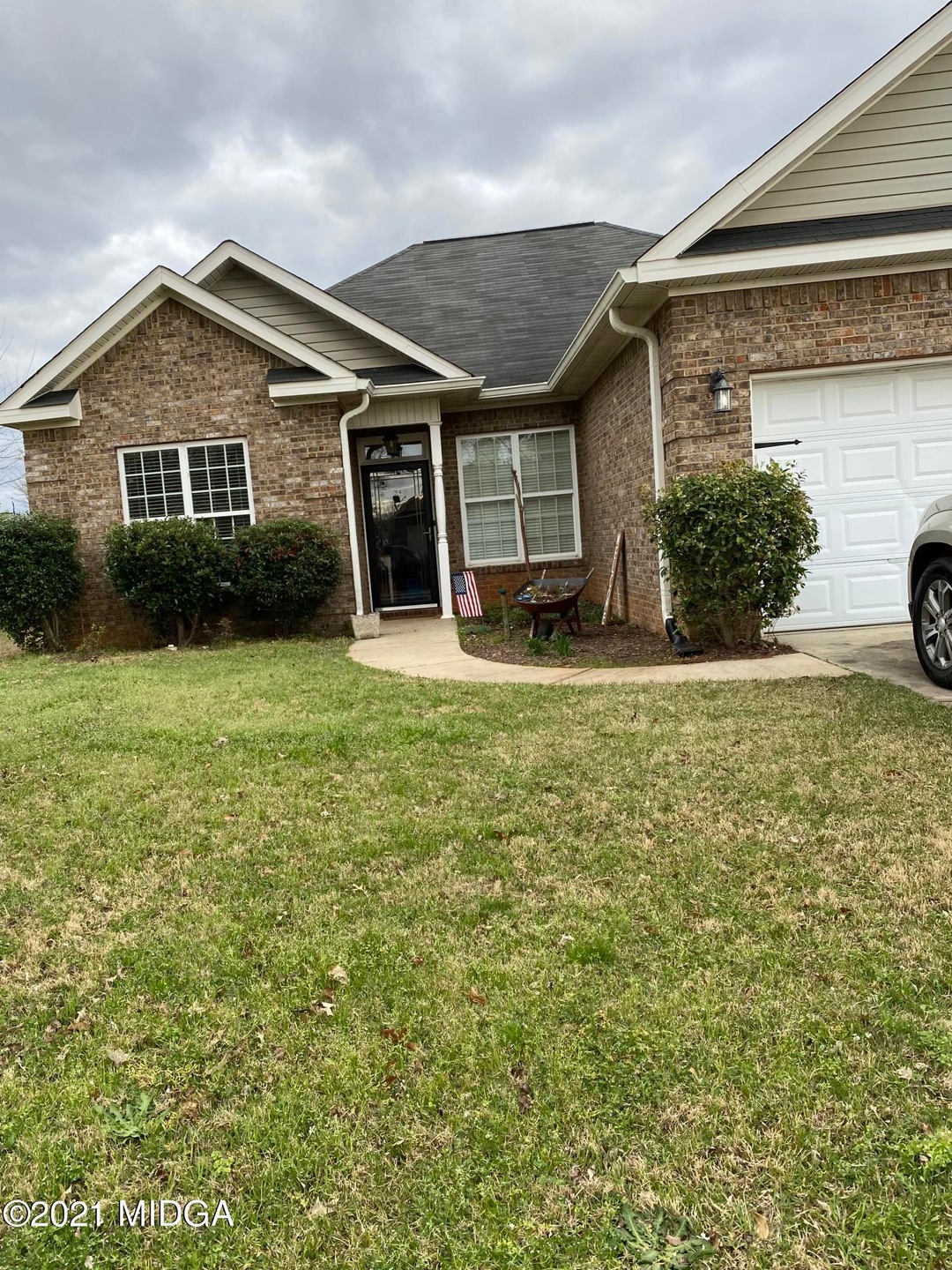 301 Manchester Ln, Byron, GA 31008 - photo 1