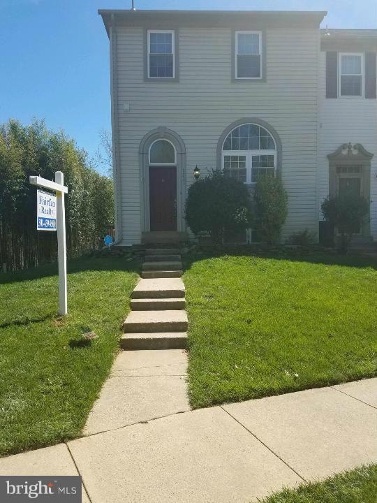 5721 Mason Bluff Dr, Burke, VA 22015 - photo 1