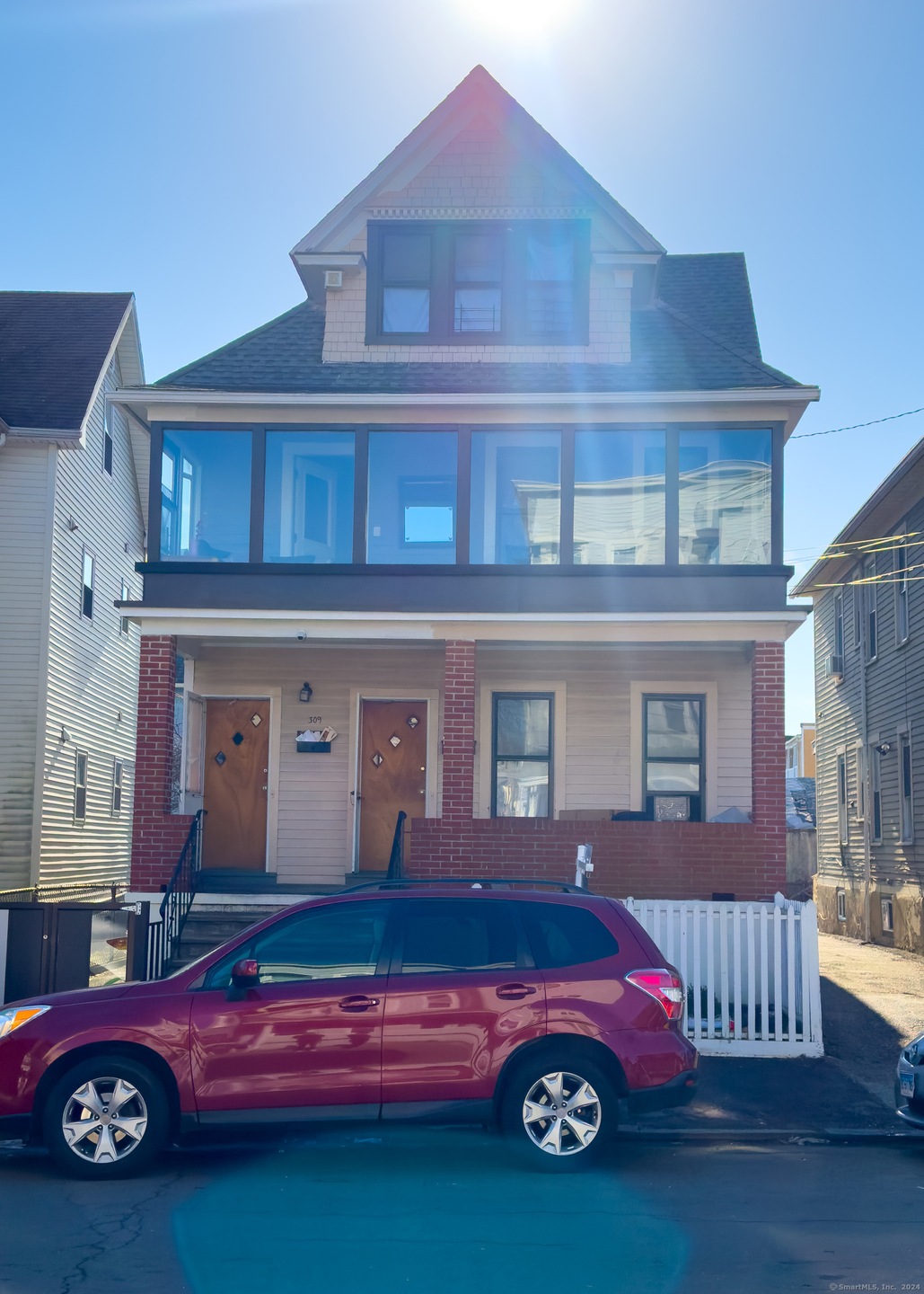 309 Coleman St unit 311, Bridgeport, CT 06604 - photo 1