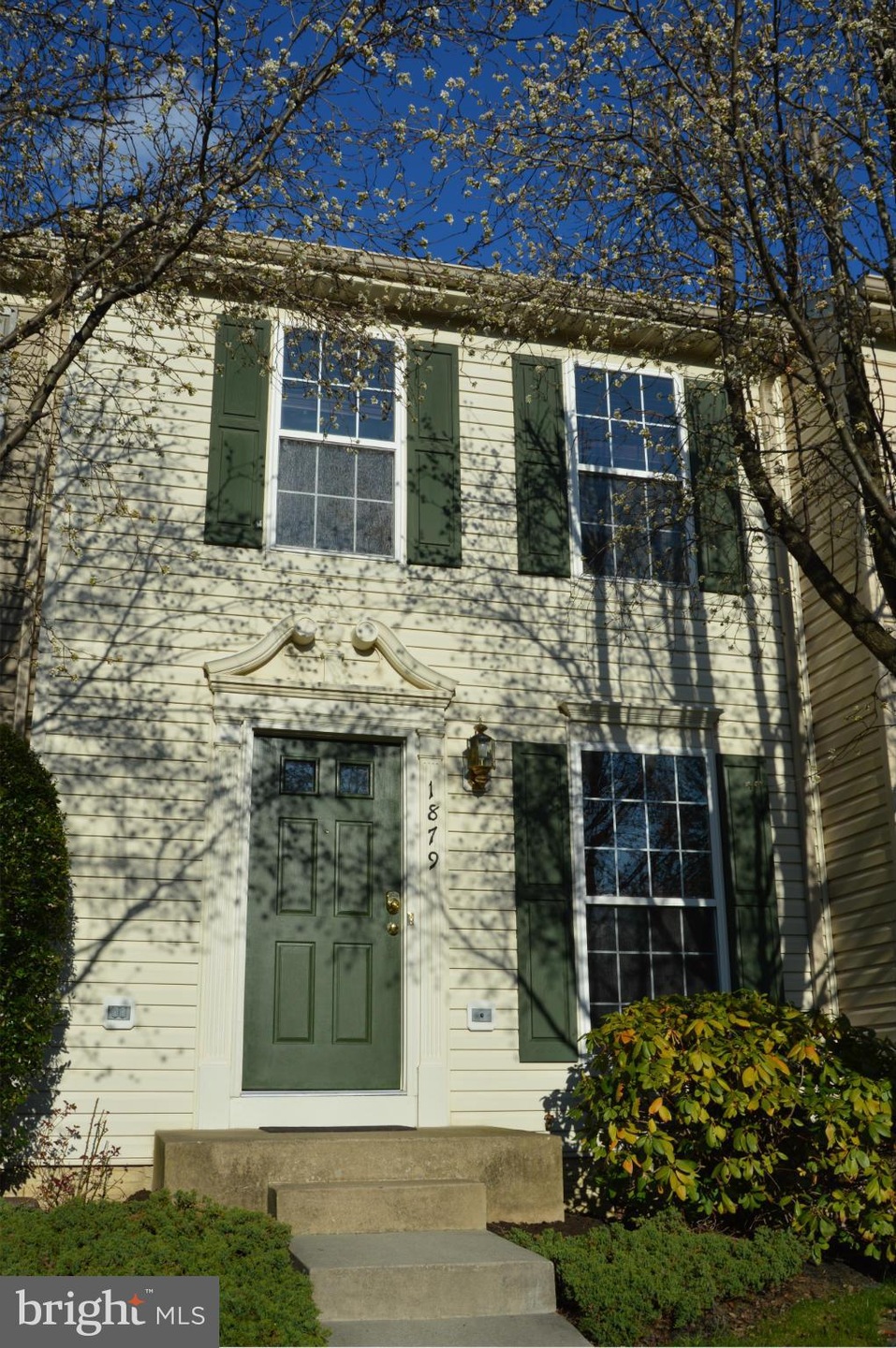 1879 Tiger Lily Cir, Woodbridge, VA 22192 - photo 1