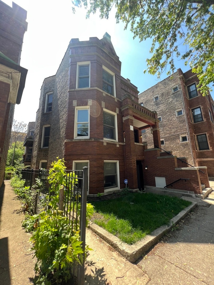 2247 W Thomas St unit 1F, Chicago, IL 60622 - photo 1