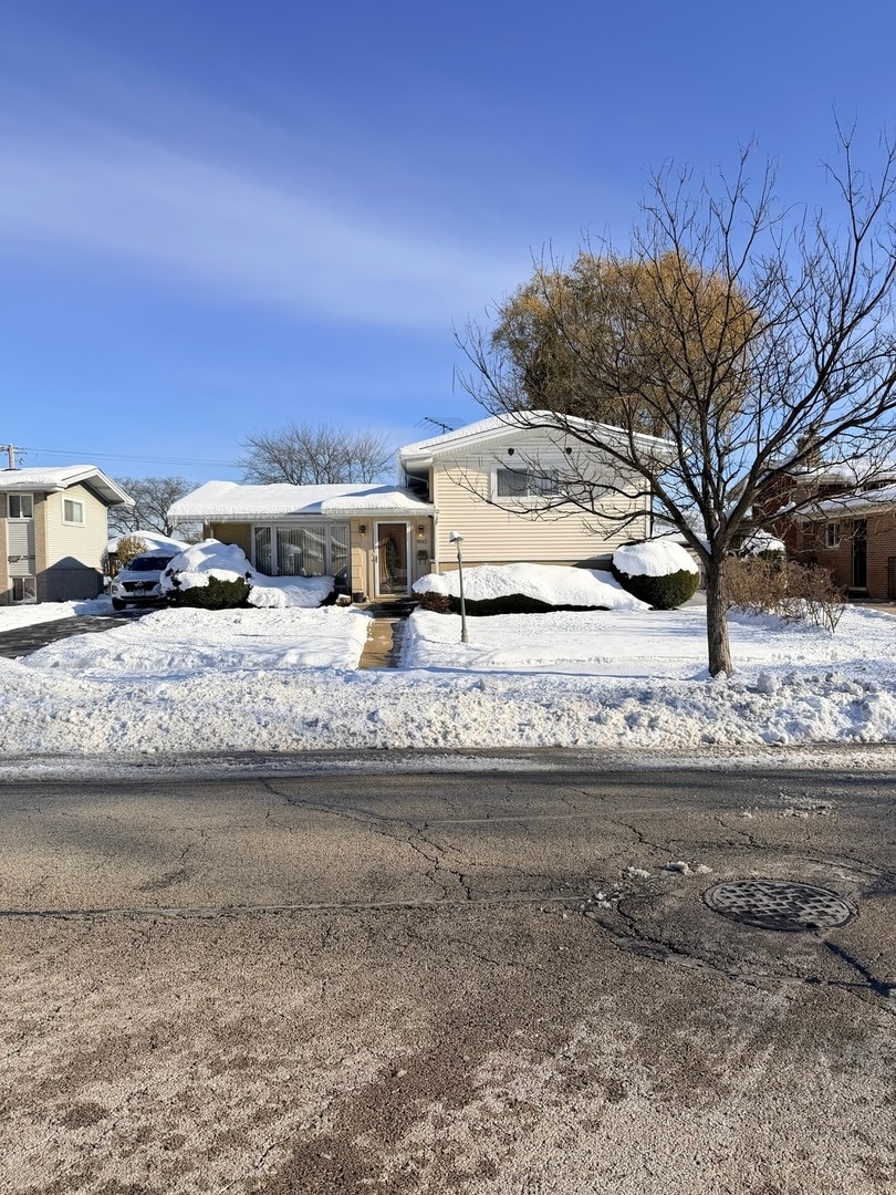 9013 Oriole Ave, Morton Grove, IL 60053 - photo 1