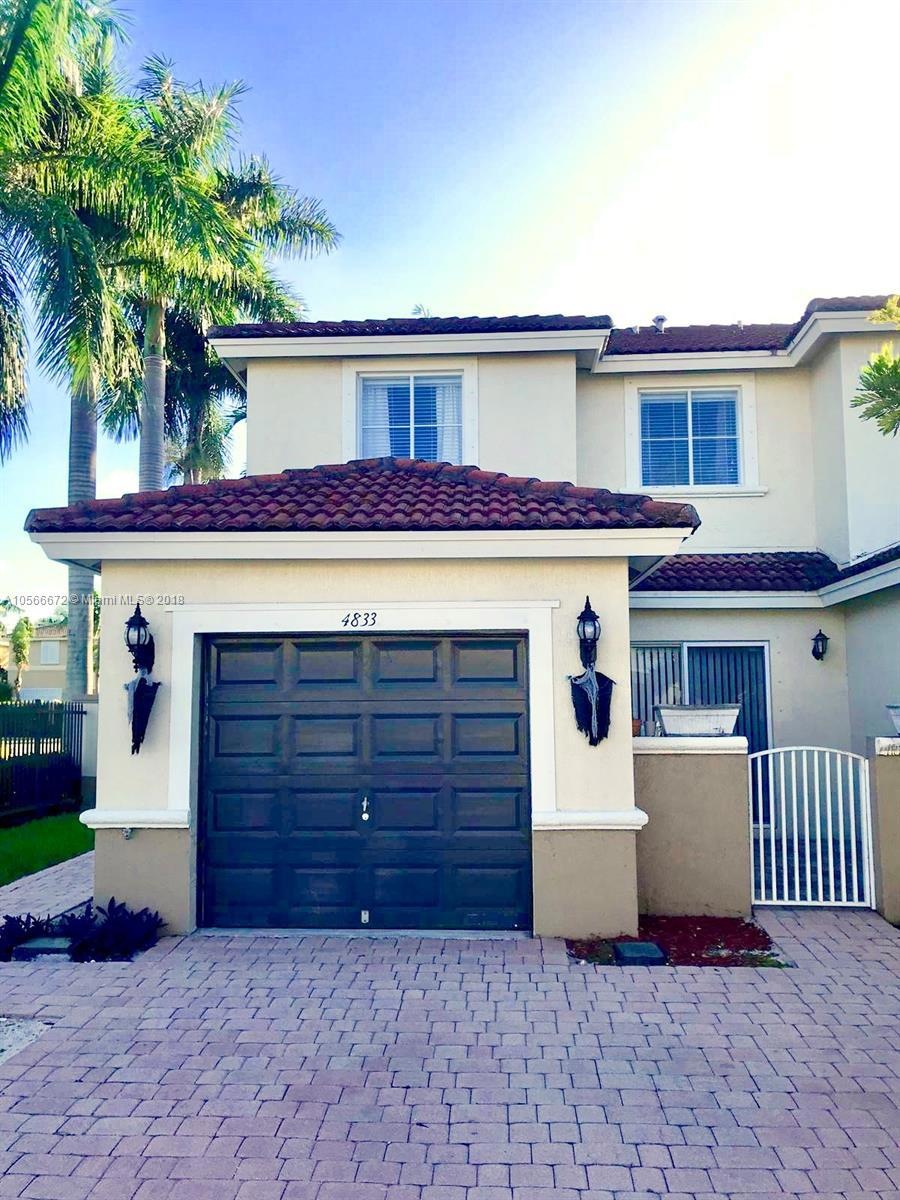 4833 NW 114th Ct, Doral, FL 33178 - photo 1