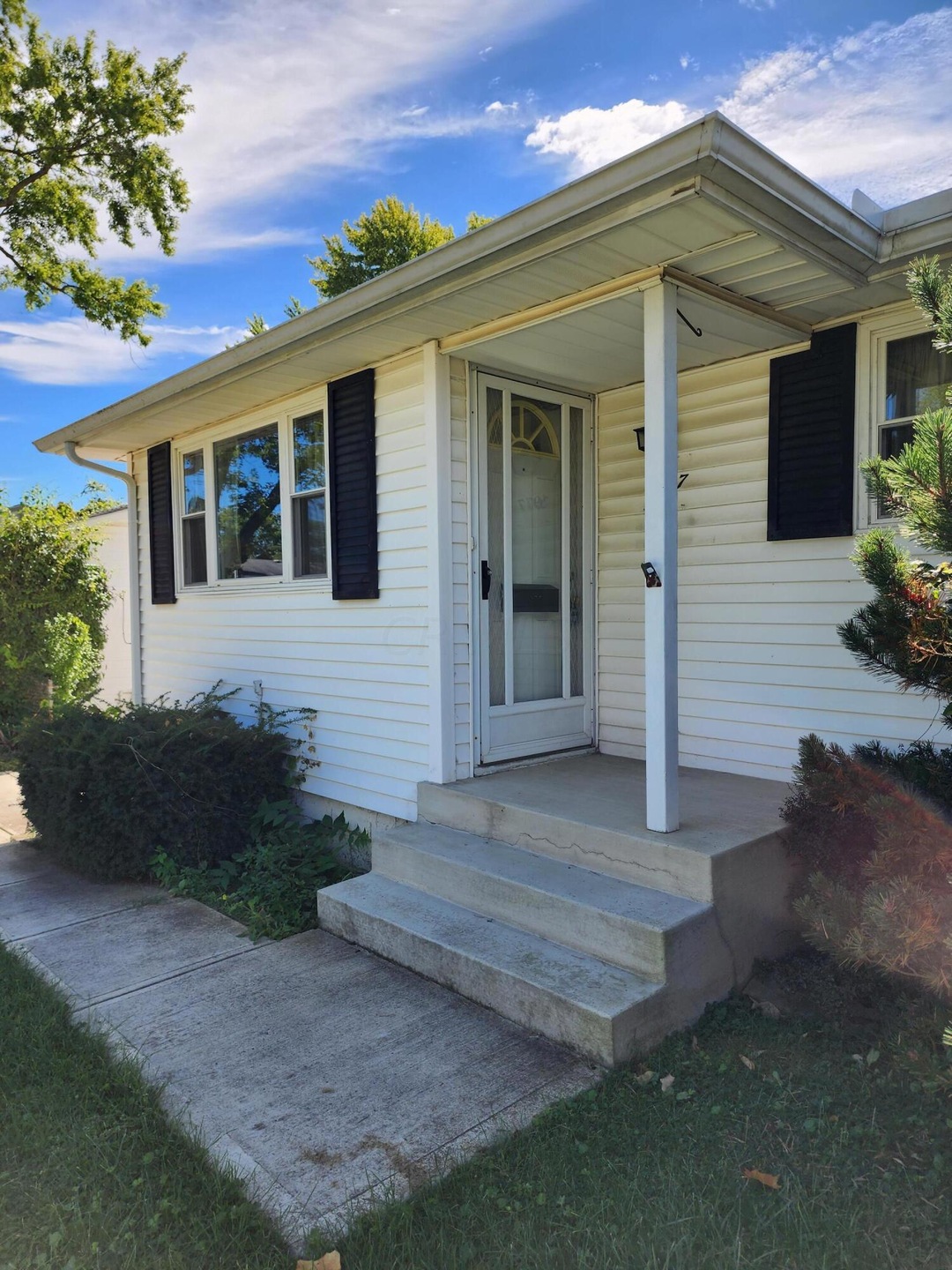 3977 Lynward Rd, Columbus, OH 43228 - photo 1