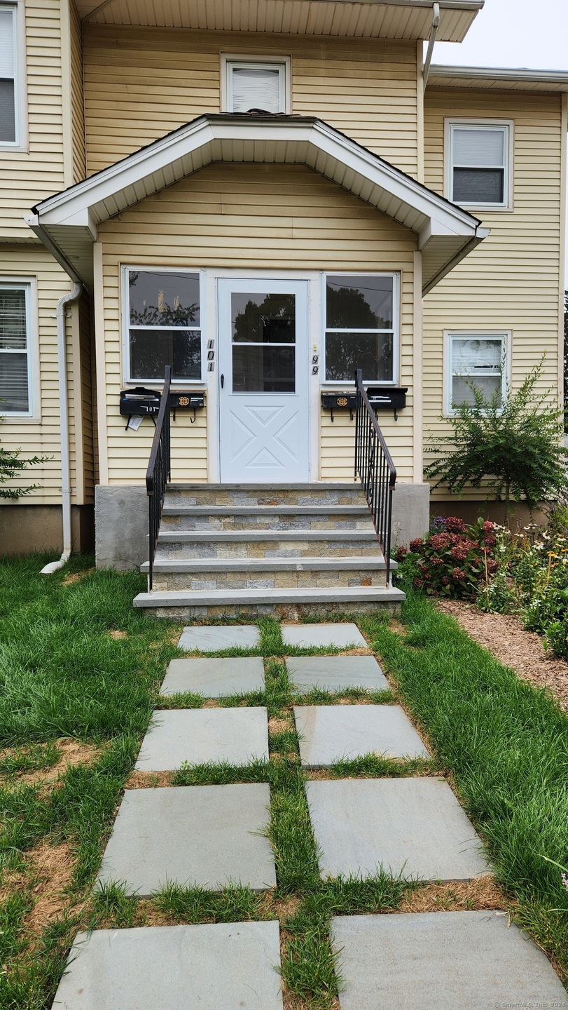 99 Beverly Rd unit 1, West Hartford, CT 06119 - photo 1