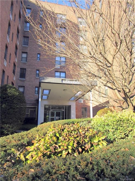 123 Valentine Ln unit 2B, Yonkers, NY 10705 - photo 1