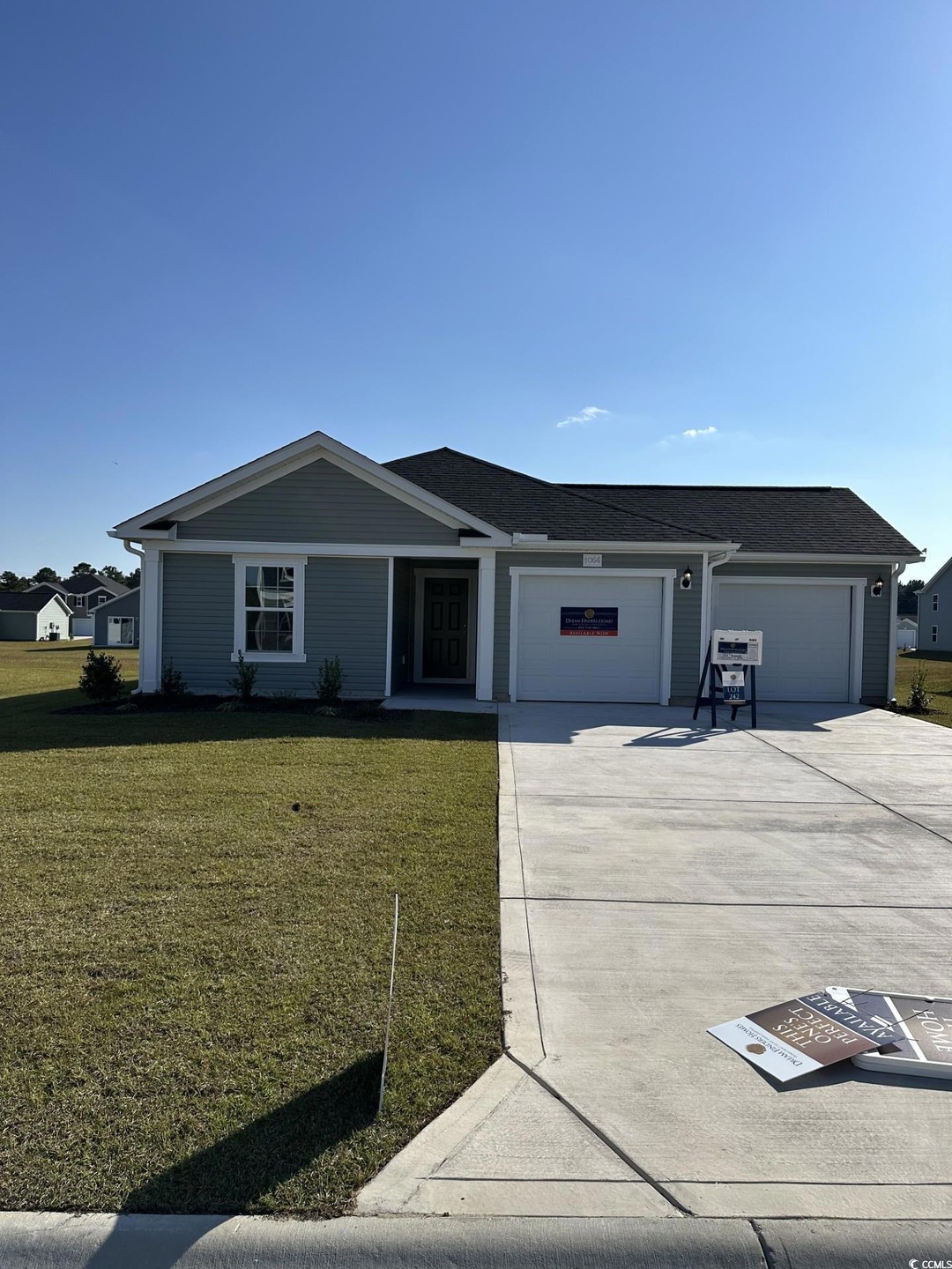 Ranch-style house featuring a front yard and a gar
