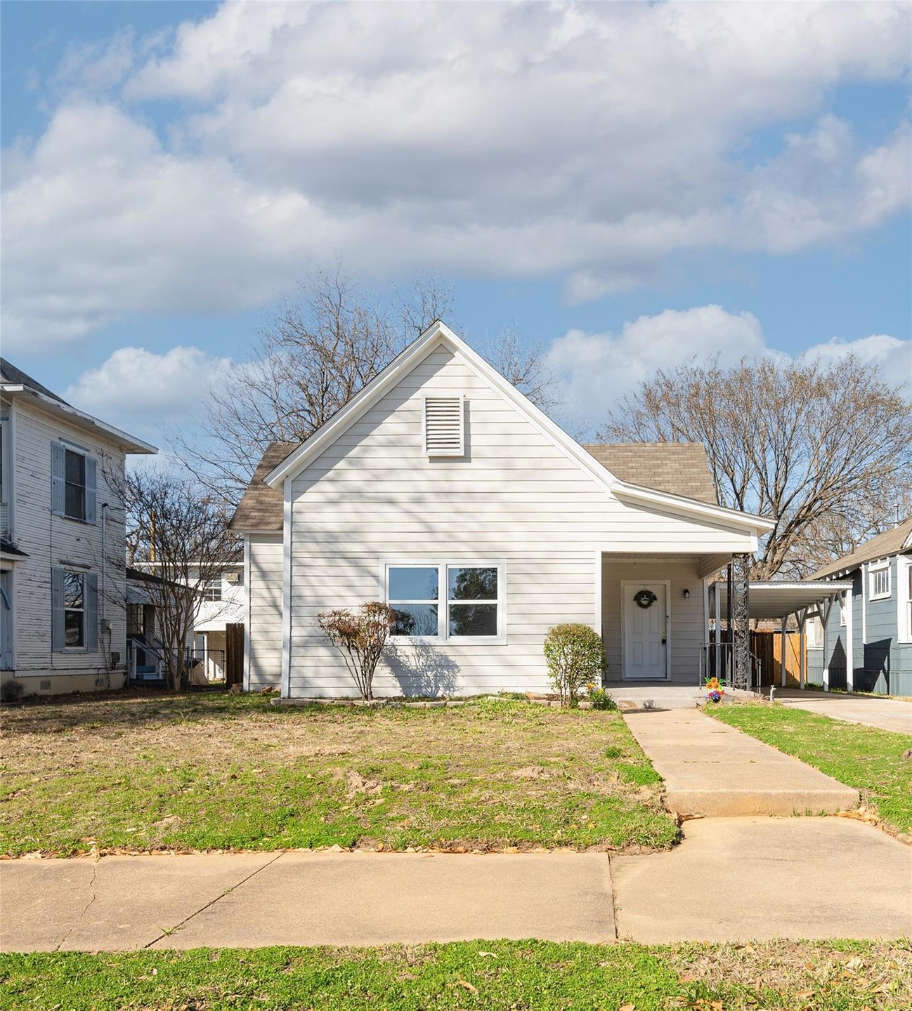 513 W Hull St, Denison, TX 75020 - photo 1