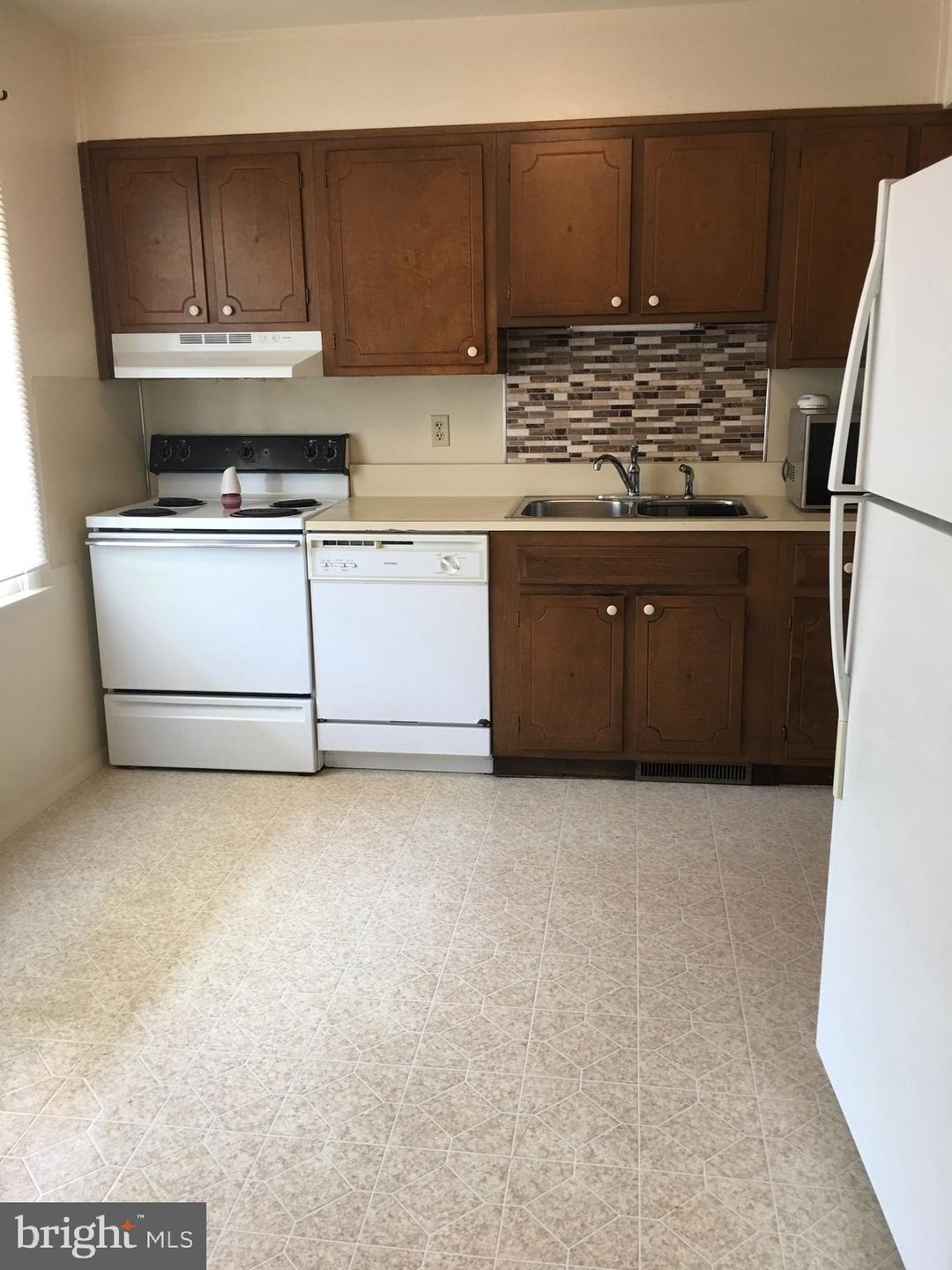 952 E Maple St unit B, Palmyra, PA 17078 - photo 1