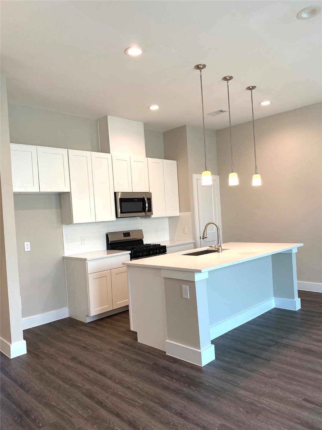 884 Fortune St, Houston, TX 77088 - photo 1