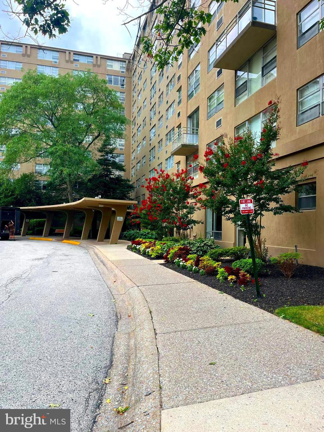 Radnor House unit 1001, Bryn Mawr, PA 19010 - photo 1