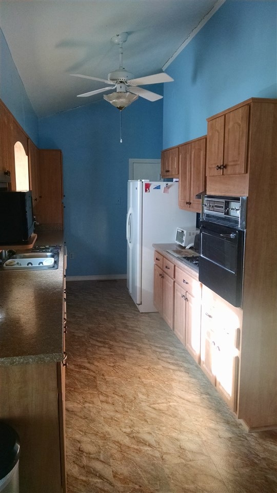 2 Lafayette Rd, Newmarket, NH 03857 - photo 1