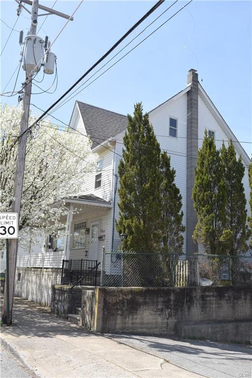 229 E Main St, Pen Argyl, PA 18072 - photo 1