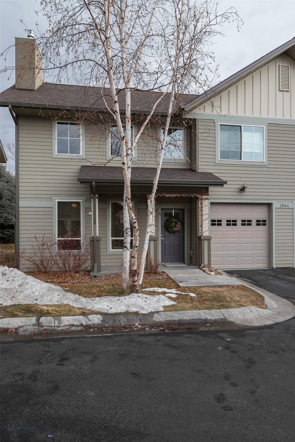 Fantastic end unit condo!