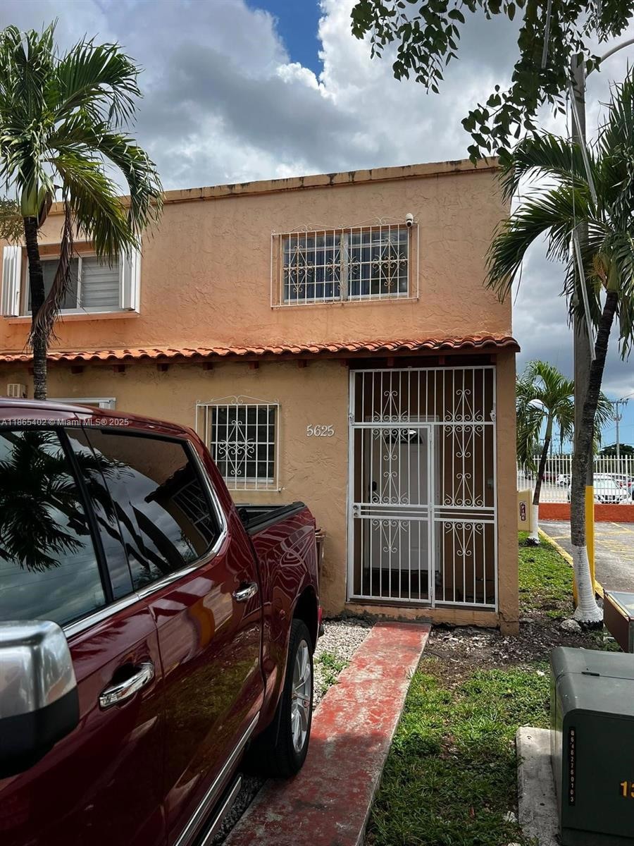 5625 W 17th Ave unit 701, Hialeah, FL 33012 - photo 1