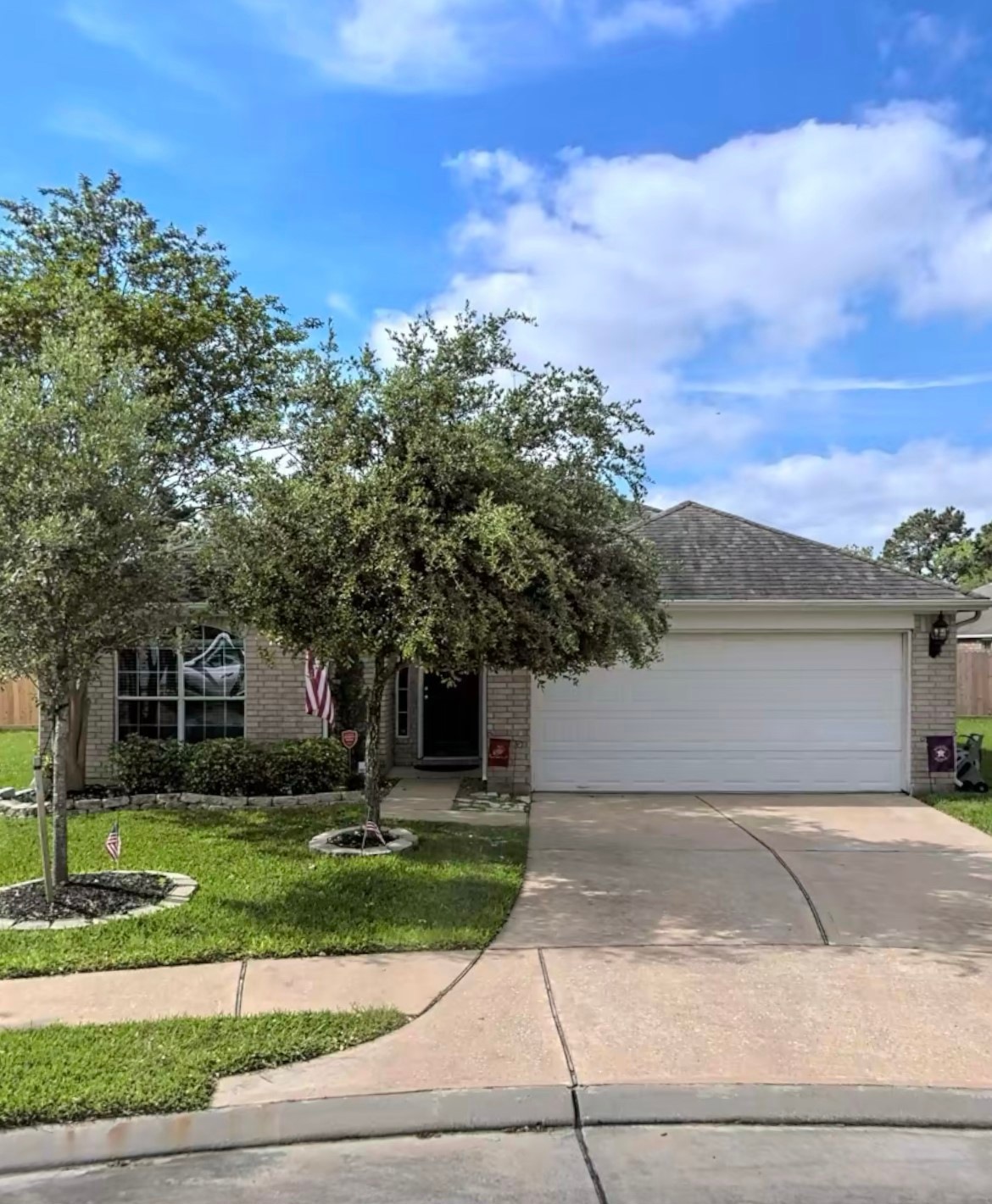 Welcome Home! Charming home on a quiet cul-de-sac!