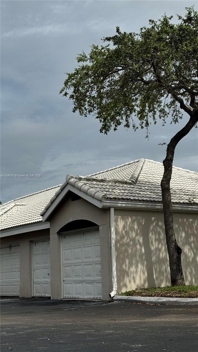 2831 N Oakland Forest Dr unit 201, Oakland Park, FL 33309 - photo 1