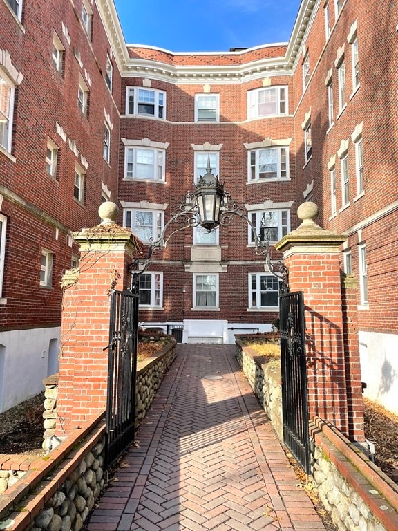 37 Lee St unit 4, Cambridge, MA 02139 - photo 1