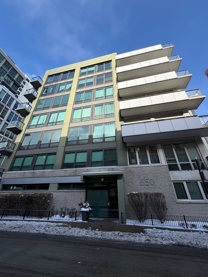 650 W Wayman St unit 406, Chicago, IL 60661 - photo 1
