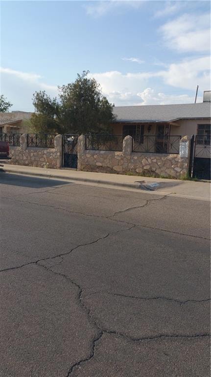 7721 Acapulco Ave, El Paso, TX 79915 - photo 1