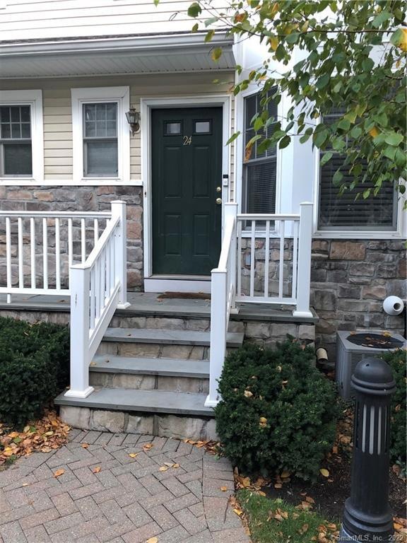 39 Maple Tree Ave unit 24, Stamford, CT 06906 - photo 1