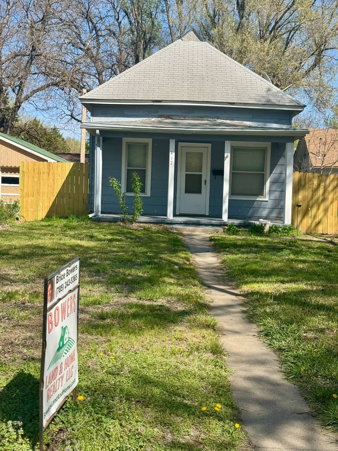 417 Valley St, Concordia, KS 66901 - photo 1