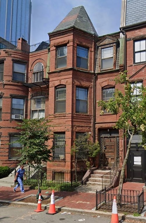 For Sale $4,250,000 • Co-Listing Agent