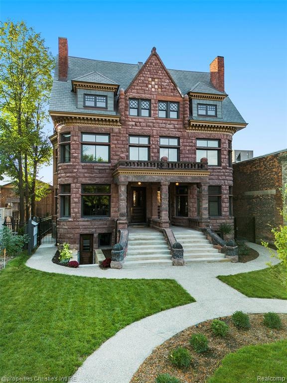 For Rent $2,500/month