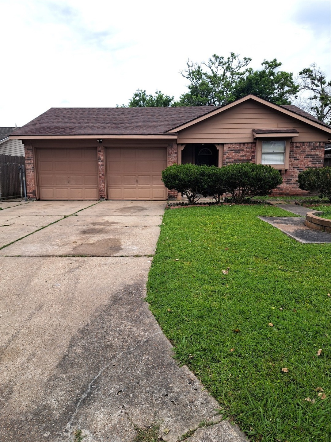 4823 Dollar Reef Dr, Bacliff, TX 77518