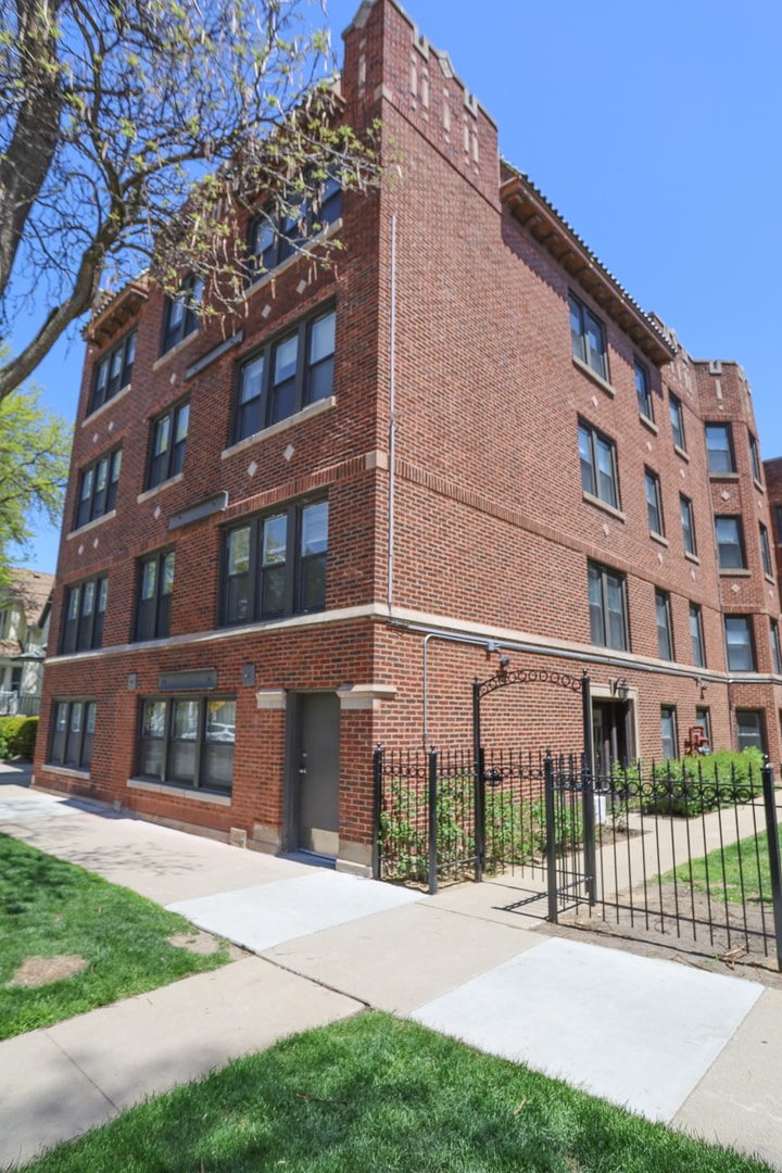 4811 N Bell Ave unit 3N, Chicago, IL 60625 - photo 1