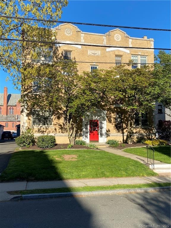 18 Robin Rd unit 4, West Hartford, CT 06119 - photo 1