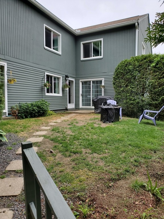 8 Ascot Ln, Uxbridge, MA 01569 - photo 1