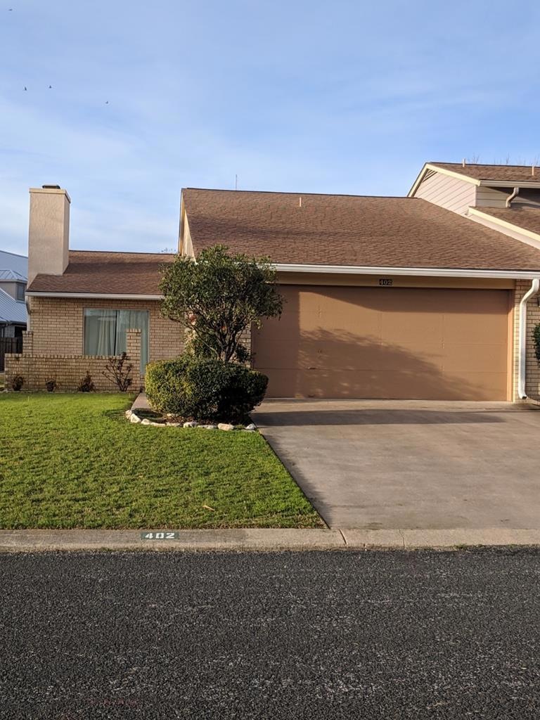 402 Summit Cir, Fredericksburg, TX 78624 - photo 1