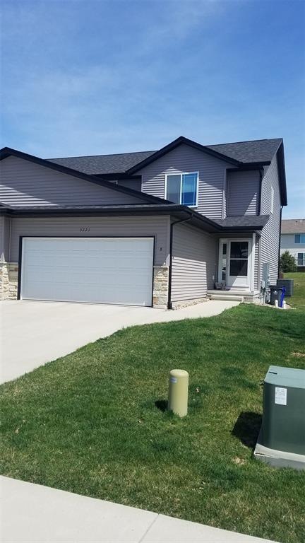 3221 Breyer St SW unit B, Cedar Rapids, IA 52404 - photo 1