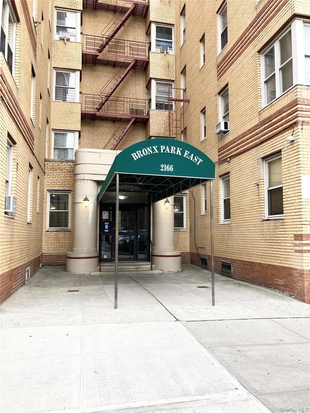 2166 Bronx Park E unit 6C, Bronx, NY 10462 - photo 1