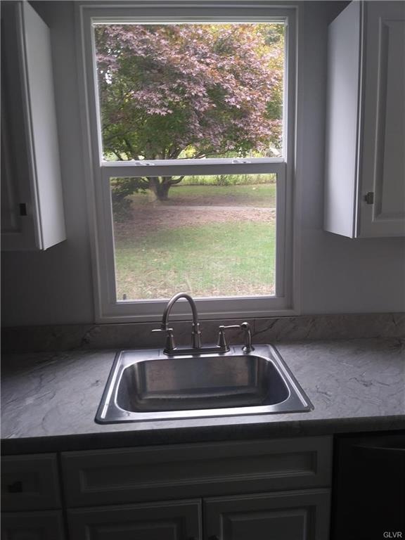 41 E Front St, Jim Thorpe, PA 18229 - photo 1