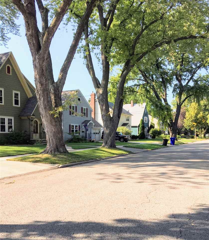 Located in a charming Erb Park Neighborhood!