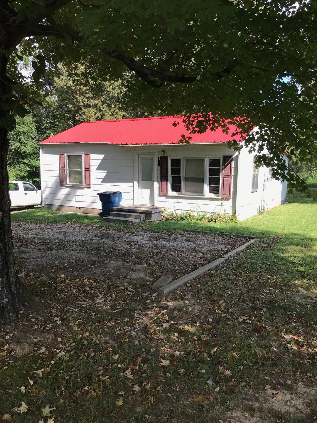 609 Oak Dr, Manchester, TN 37355 - photo 1