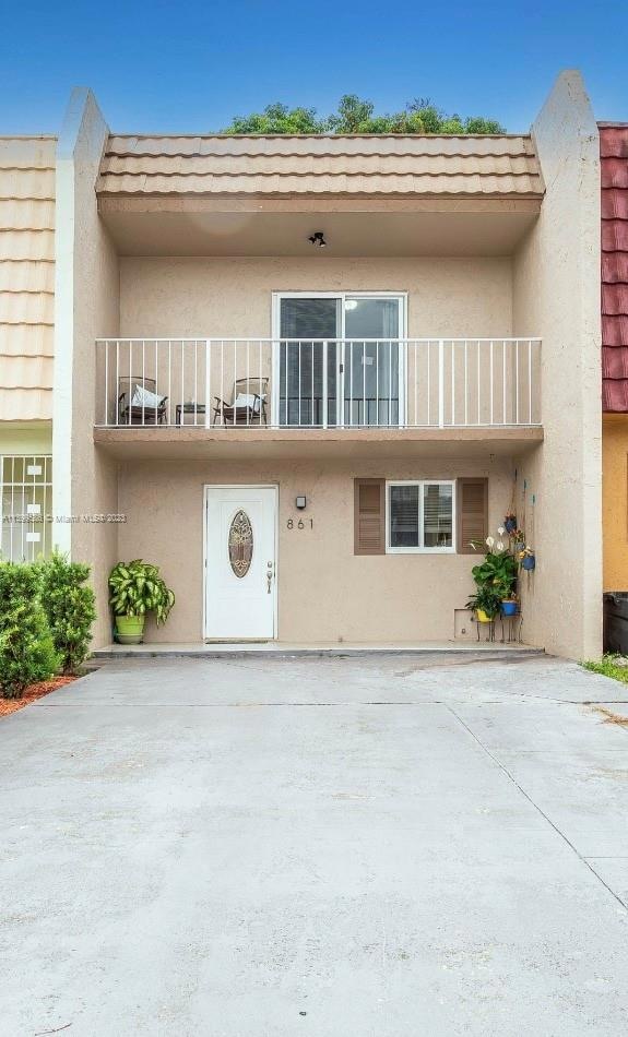 861 W 80th Place, Hialeah, FL 33014