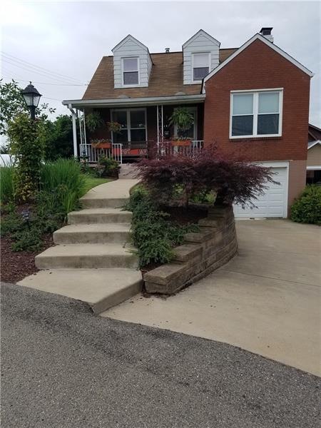 PRISTINE! NEWER RETAINER WALL, STEPS, SIDEWALK AND