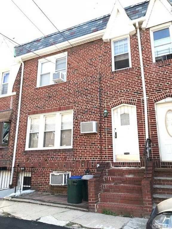 9512 Woodhaven Ct, Ozone Park, NY 11416 - photo 1
