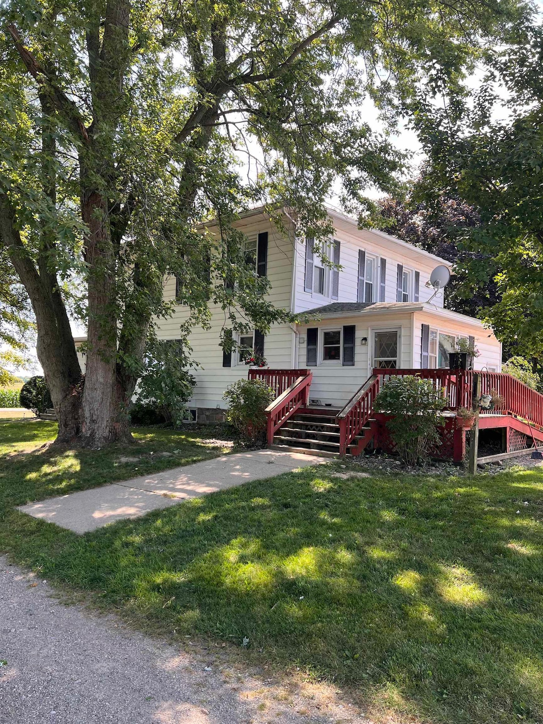 Under Contract $400,000