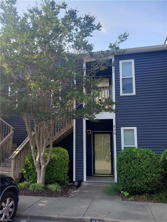 Welcome Home to 922 Rudee Court!