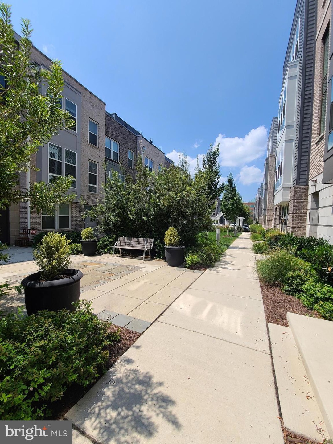 13361 Launders St, Herndon, VA 20171 - photo 1