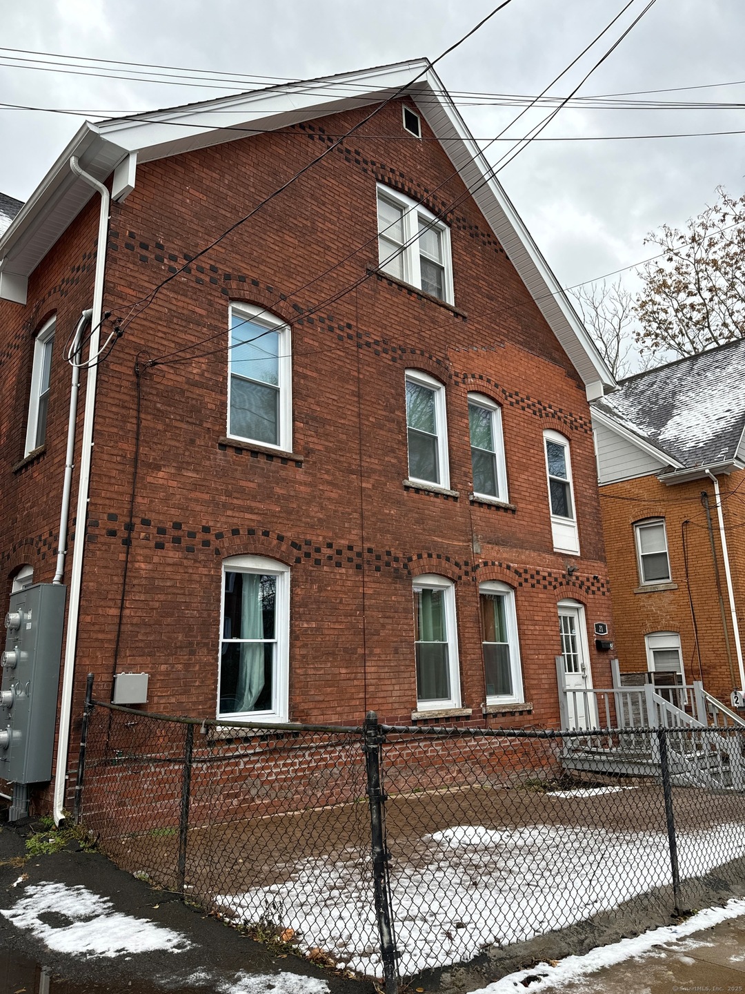 21 Tremont St unit 1, New Britain, CT 06051 - photo 1