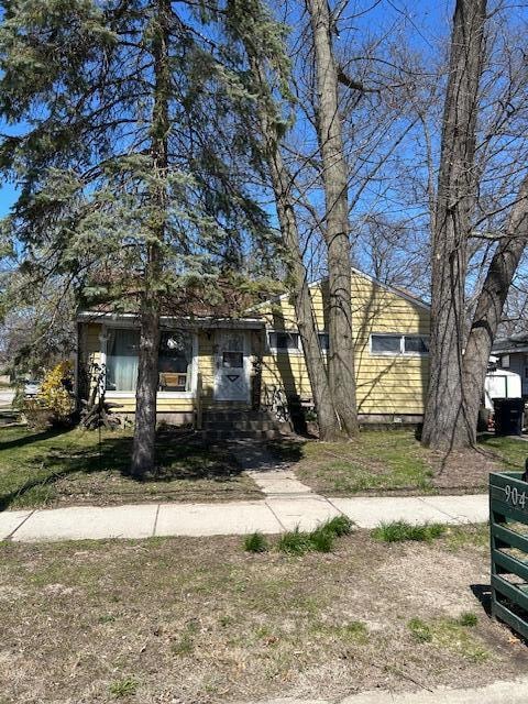 904 E Coolspring Ave, Michigan City, IN 46360 - photo 1