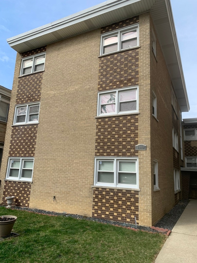 6140 N Richmond St unit 2, Chicago, IL 60659 - photo 1