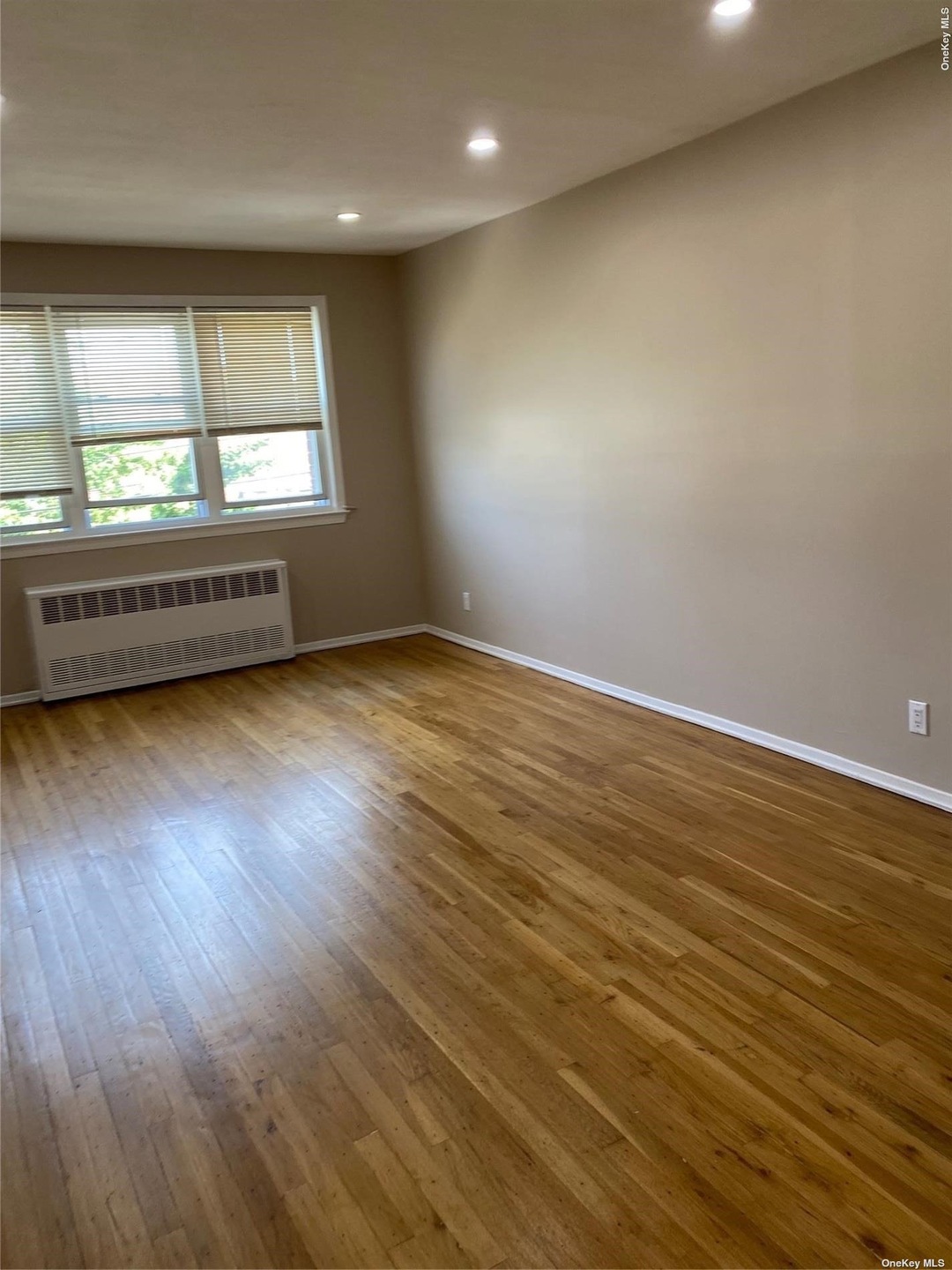 8354 265th St, Glen Oaks, NY 11004 - photo 1