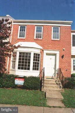 9955 Longford Ct, Vienna, VA 22181 - photo 1