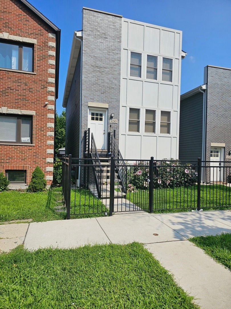 4243 S Princeton Ave, Chicago, IL 60609 - photo 1